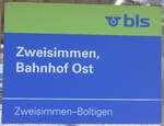 (200'218) - bls-Haltestellenschild - Zweisimmen, Bahnhof Ost - am 25.