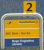 (170'922) - PostAuto-Haltestellenschild - Scuol-Tarasp, Bahnhof - am 16.