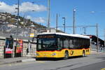 (285'954) - CarPostal Ouest - NE 137'828/PID 12'011 - Mercedes am 4. April 2026 beim Bahnhof Neuch�tel