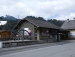 (273'209) - TPC/PostAuto-Haltestelle am 27. Mrz 2025 beim Bahnhof Les Diablerets