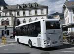 (265'751) - L'Oiseau Bleu, Sierre - VS 133'220 - Temsa am 16. August 2024 beim Bahnhof Brig