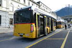 (281'700) - PostAuto Wallis - VS 581'433/PID 12'161 - eMercedes am 21. Oktober 2025 beim Bahnhof Brig