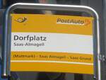 (209'003) - PostAuto-Haltestellenschild - Saas-Almagell, Dorfplatz - am 18.