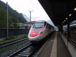 Zwei RABe 503 als EC Zrich HB - Milano Centrale in Flelen.