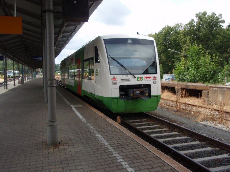 VT 018 der Erfurter Bahn als EB 4 aus Schweinfurt Hbf in Meinigen. 12.07.2008