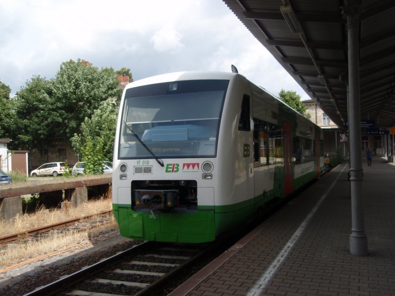 VT 018 der Erfurter Bahn als EB 4 aus Schweinfurt Hbf in Meinigen. 12.07.2008