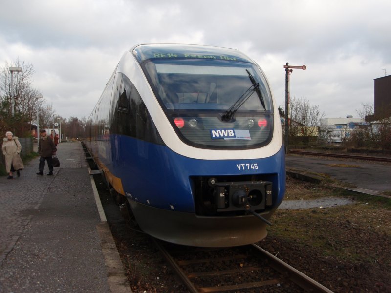 VT 745 der NordWestBahn als RE 14 nach Essen Hbf in Borken. 29.03.2008